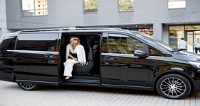 Top-rated van taxi for DIA airport in Castle Rock, CO